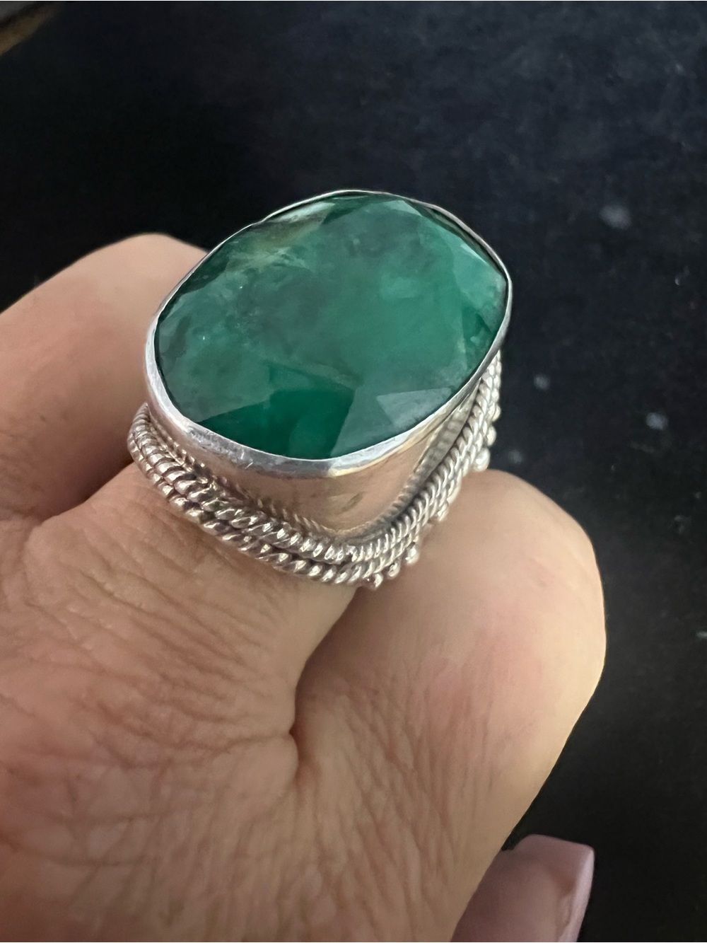 925 STERLING SILVER LARGE VINTAGE EMERALD RING.   GORGEOUS STATEMENT RING